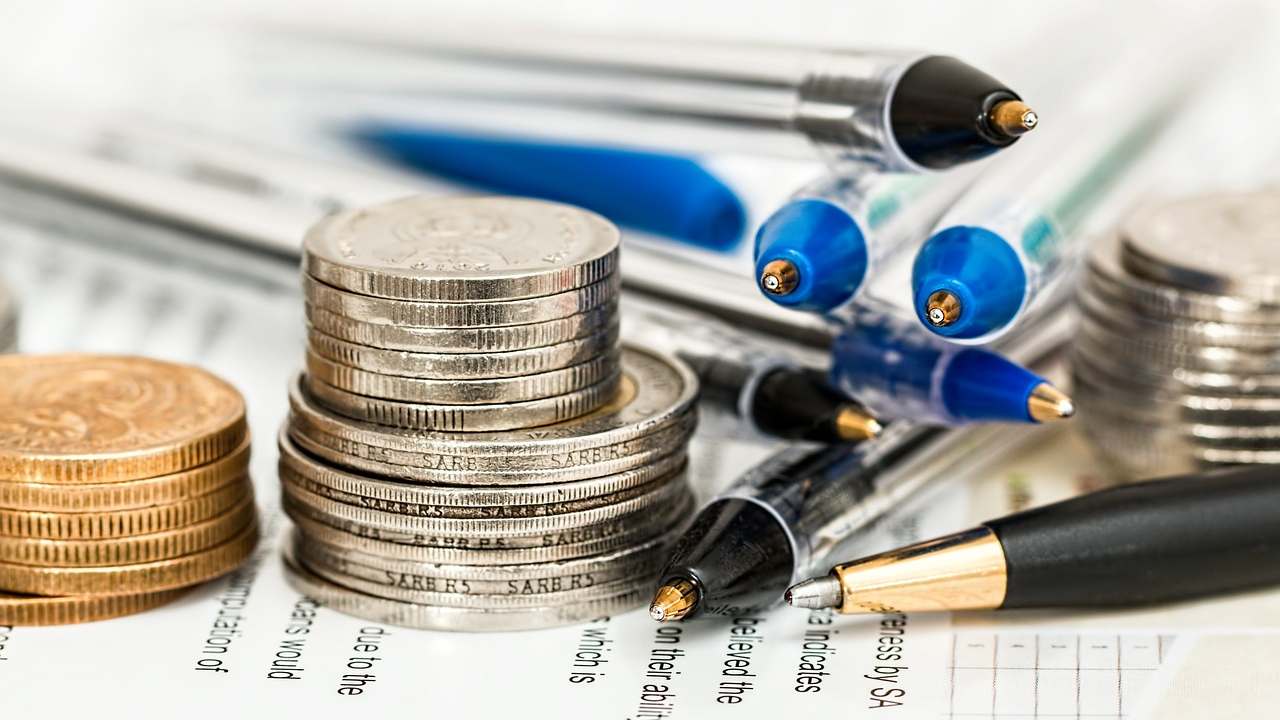 UFFICIALE: Giorgetti fa lievitare le pensioni, ha firmato il bonus da 7.000 € | Da questa data te li trovi sul conto