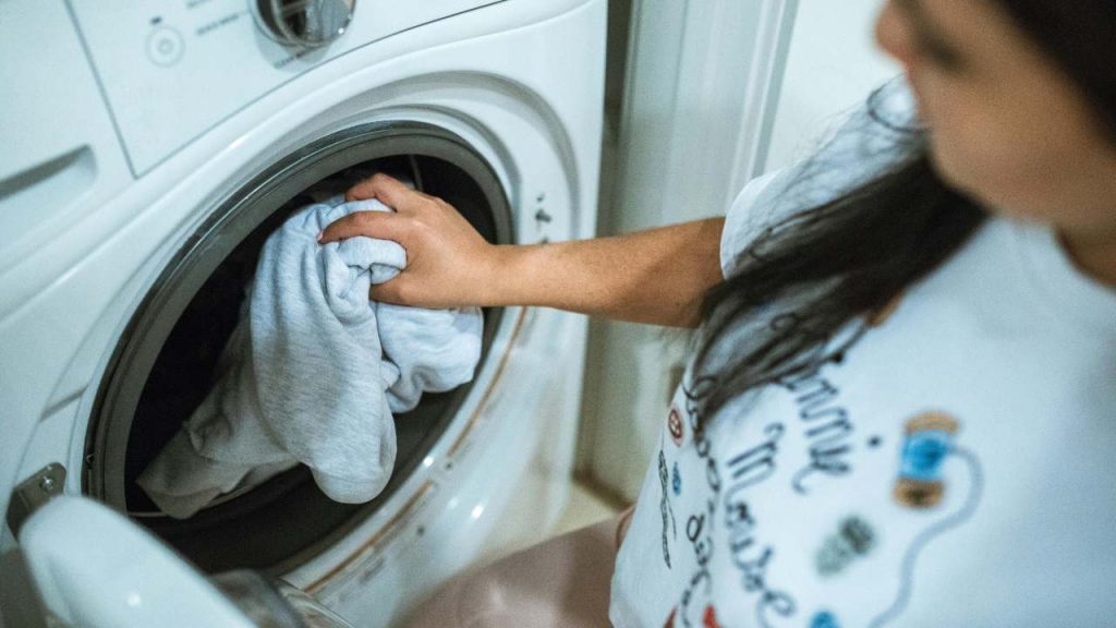 Lavatrice, questo è l’errore peggiore che tu possa fare | Schiacci un tasto e butti via il tuo stipendio in due minuti