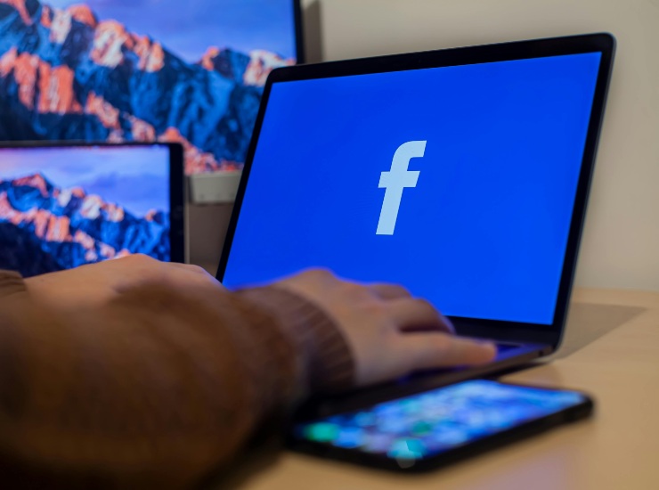 Facebook, la nuova truffa - fonte Pexels - valsesiachannel.it
