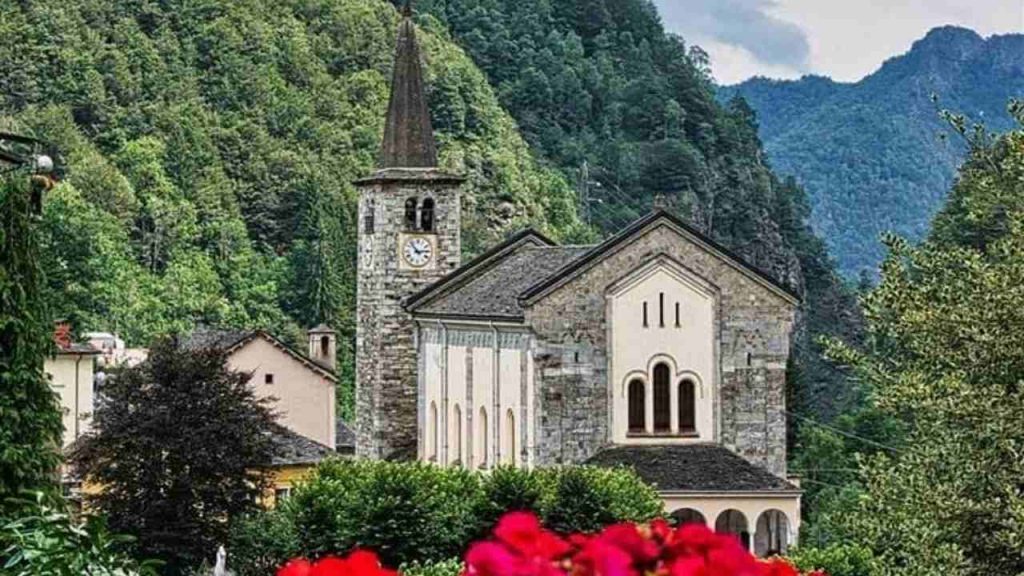 Tra le Alpi della Valsesia il borgo alpino dove il tempo si è fermato: qui è nata anche la storica Lancia