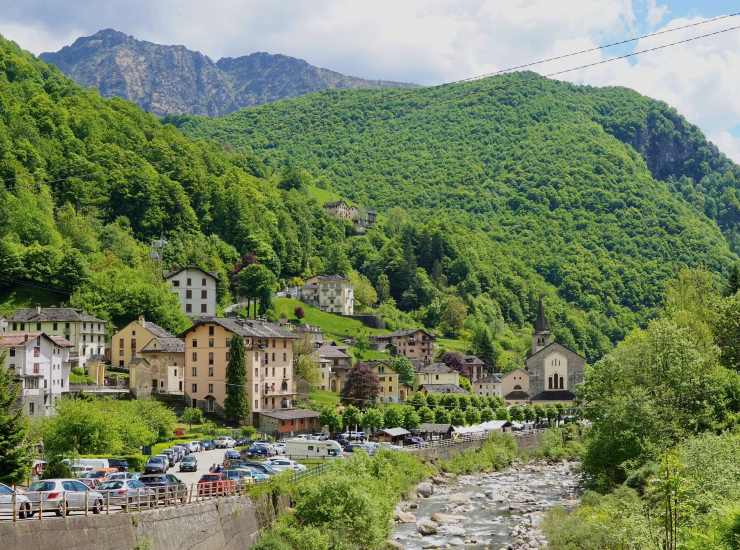Una vista del paese di Fobello - fonte Facebook - valsesiachannel.it