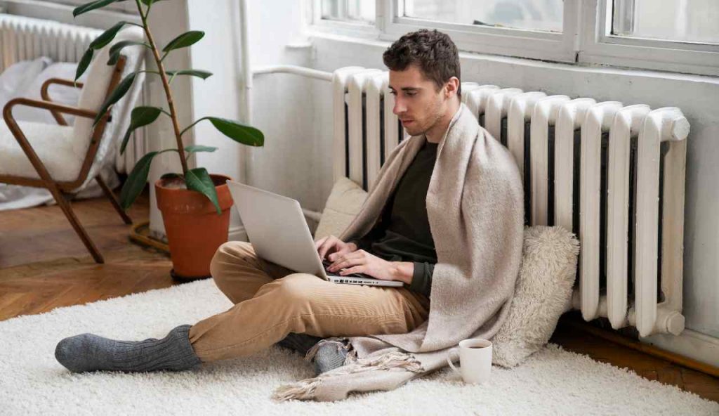 Termosifoni accesi: come gestire bene l’umidità in casa tra umidificatori e deumidificatori